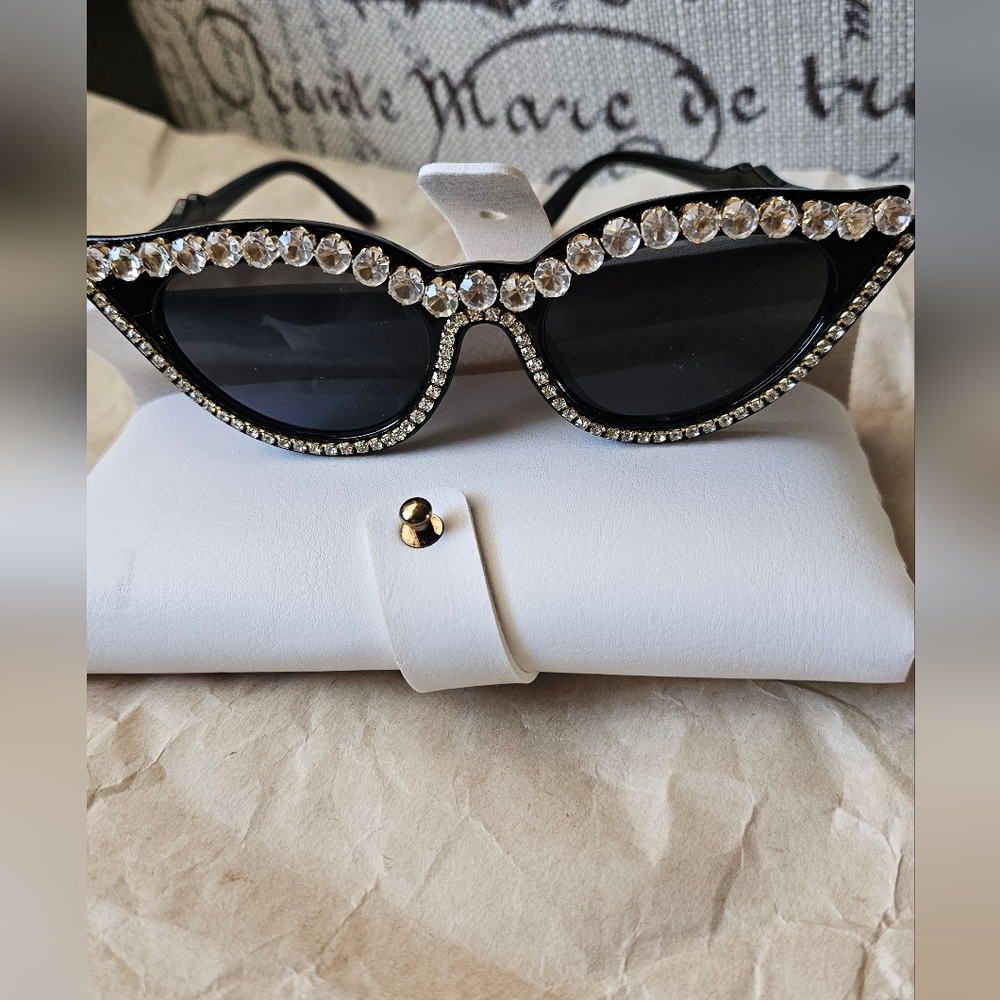 Unice Unique Cat Sunglasses Pre-owned